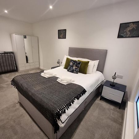 Trafford Suite Modern 1 Bed With Cinema Room Manchester Bagian luar foto