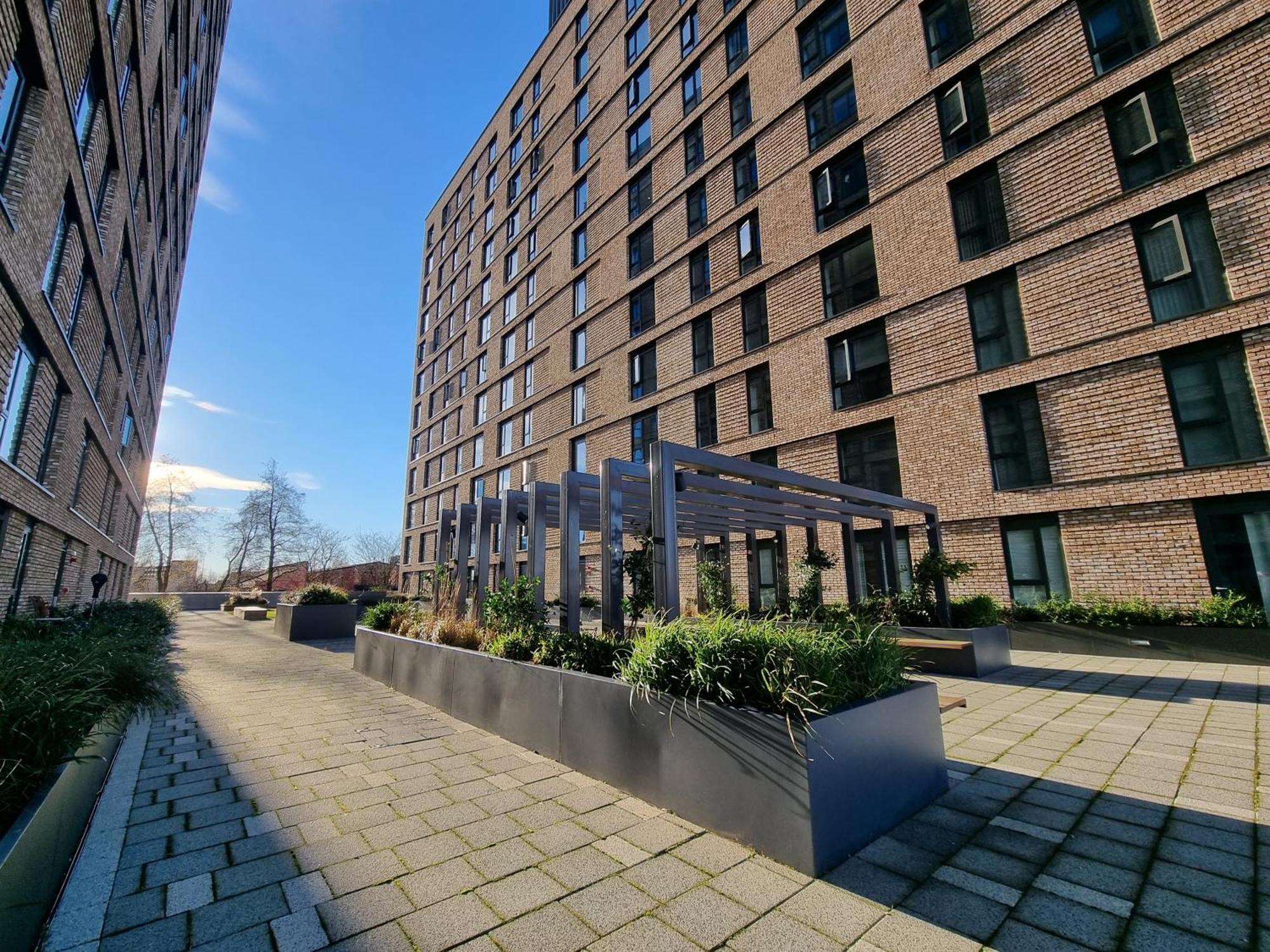 Trafford Suite Modern 1 Bed With Cinema Room Manchester Bagian luar foto