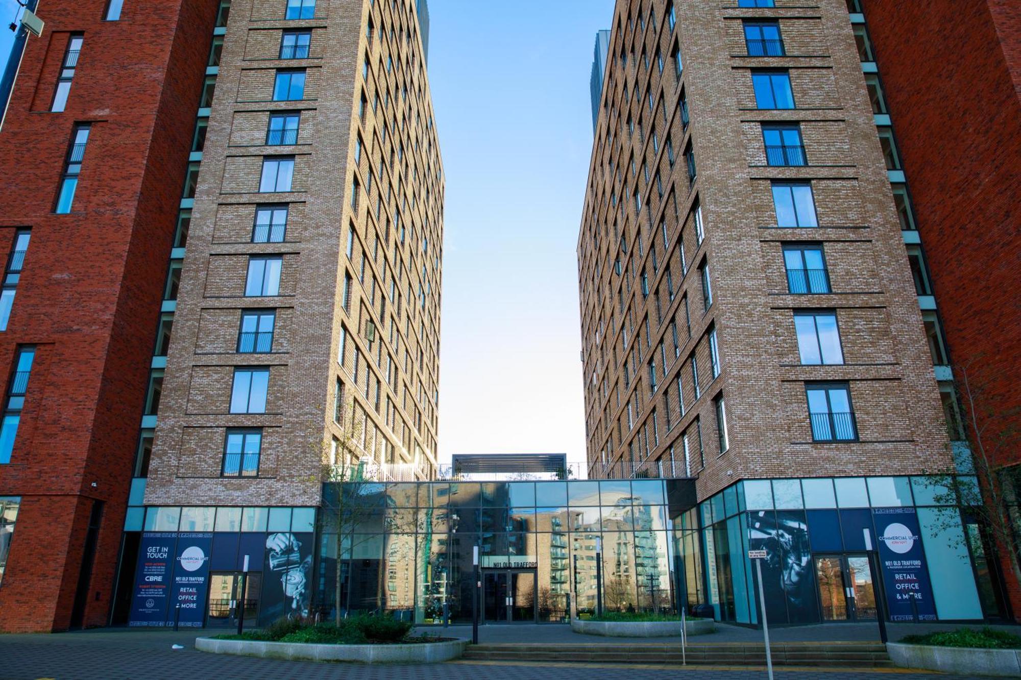 Trafford Suite Modern 1 Bed With Cinema Room Manchester Bagian luar foto